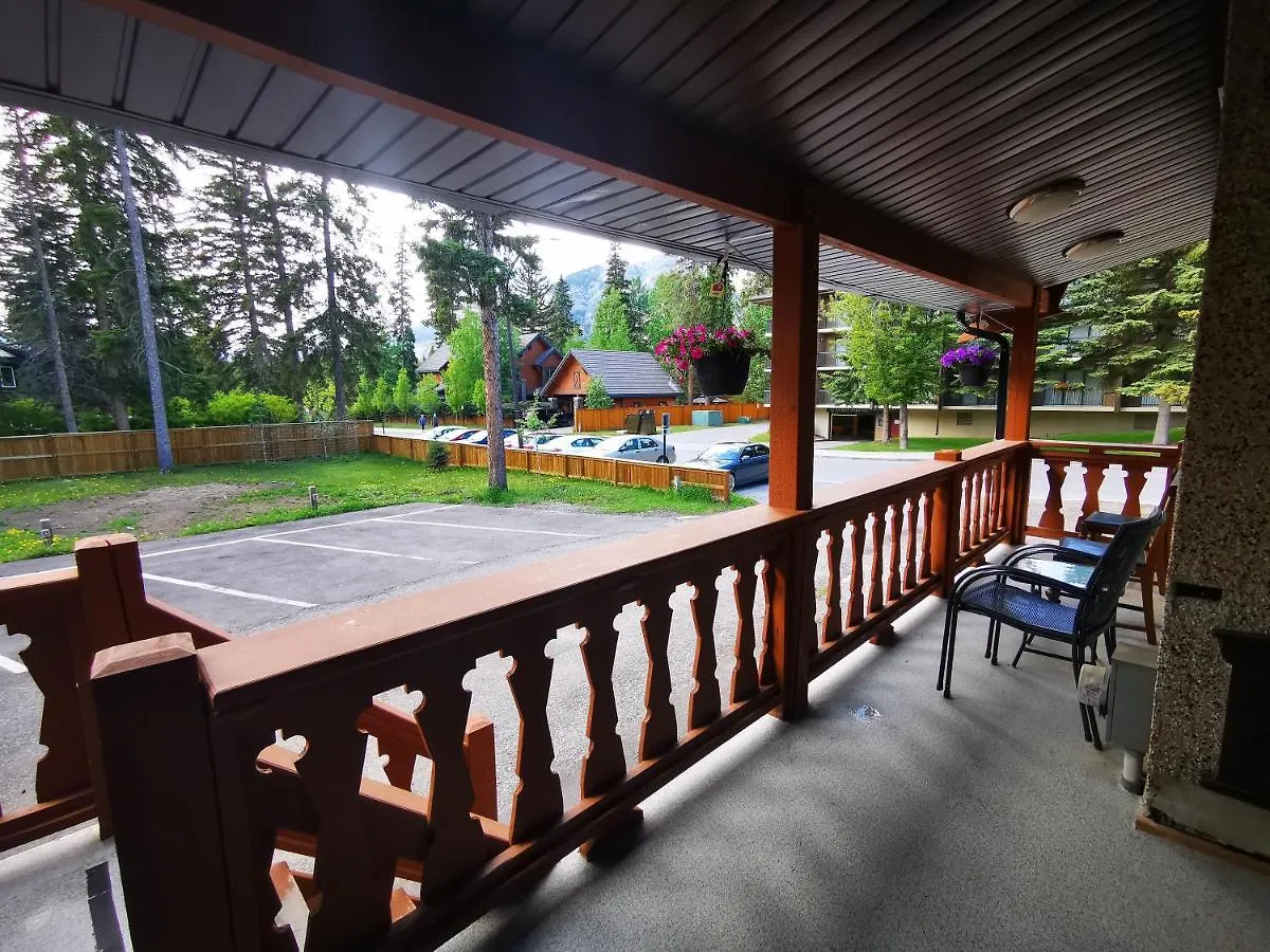 Riverfront Estate Bed&Breakfast بانف 0*,