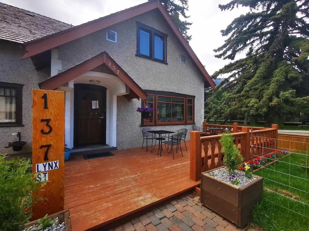 Riverfront Estate Bed&Breakfast Banff Bed & Breakfast